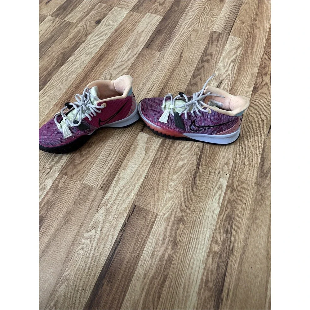 Nike Kyrie 7 Size 6.5 DC0588-601 Preowned Tenis